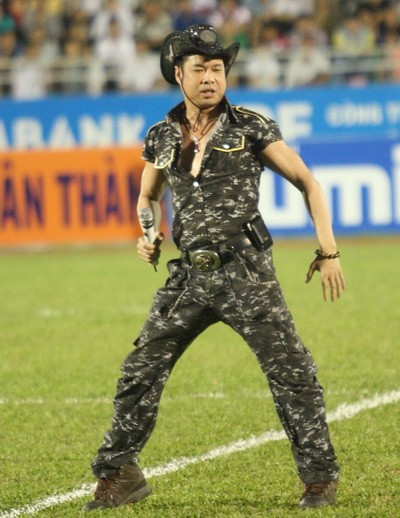 Tất nhiên ‘bữa tiệc’ này không thể không có sự góp mặt của tân chủ tịch danh dự đội bóng Sài Gòn FC…